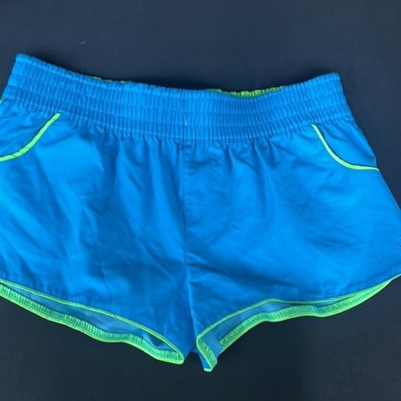 𝅺lot of 2 Medium Athletic Shorts - Picture 2 of 5